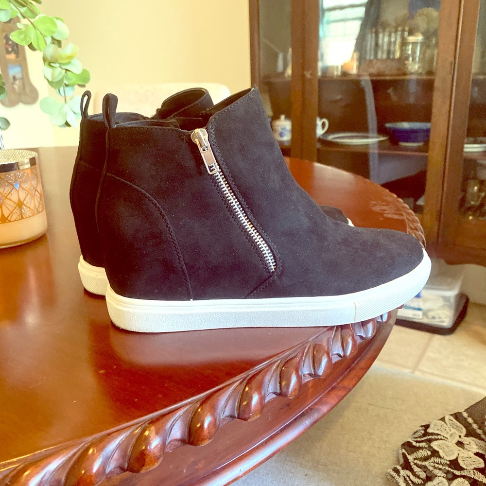 Wedge sneakers